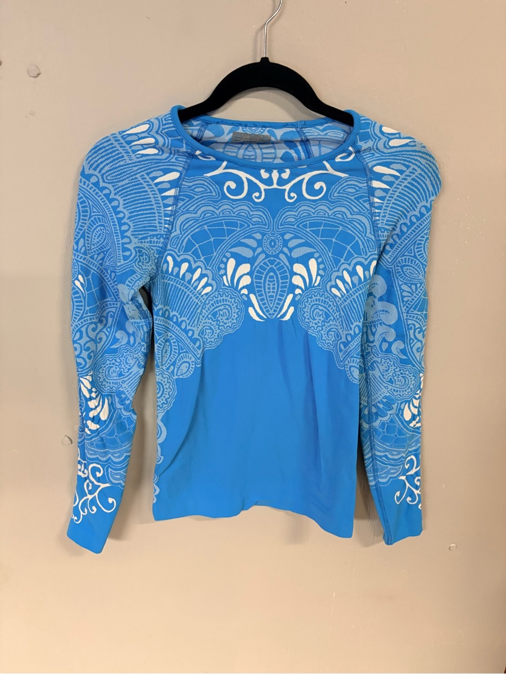 Athleta Darling Blue Printed Long-Sleeve Women's workout top